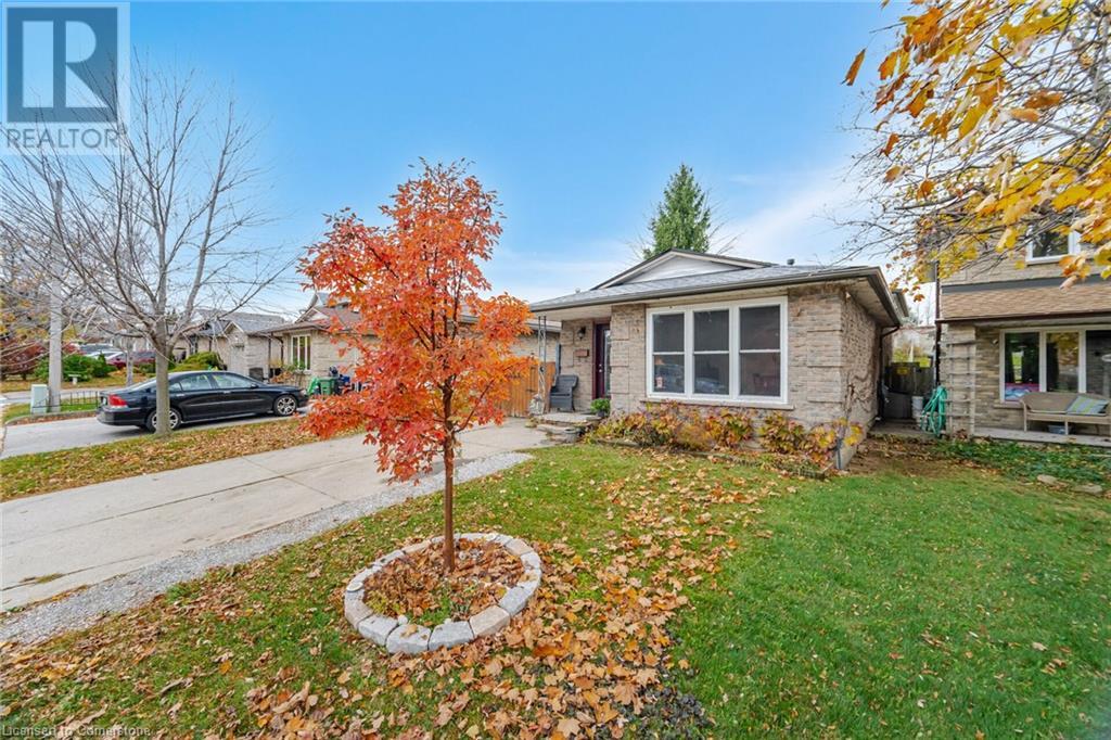 51 Monteagle Court, Hamilton, Ontario  L9C 6Y1 - Photo 4 - 40678584