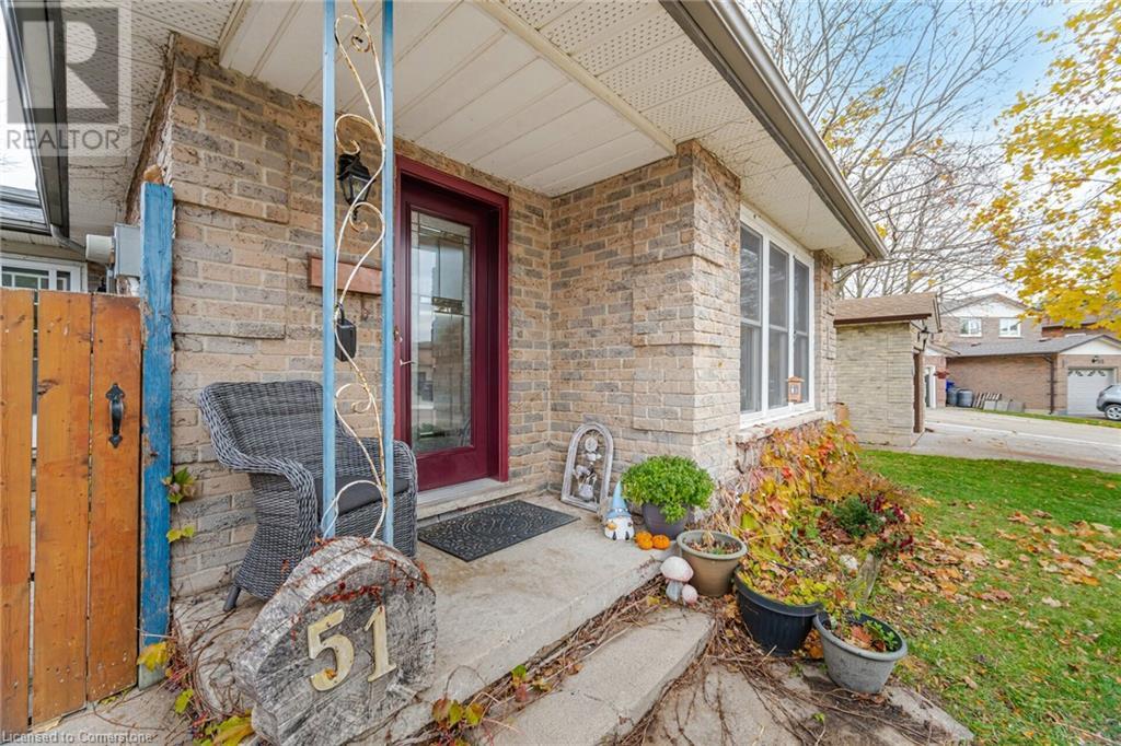 51 Monteagle Court, Hamilton, Ontario  L9C 6Y1 - Photo 5 - 40678584