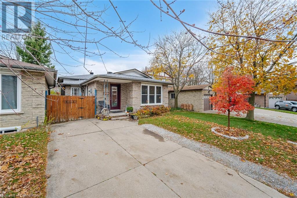 51 Monteagle Court, Hamilton, Ontario  L9C 6Y1 - Photo 3 - 40678584