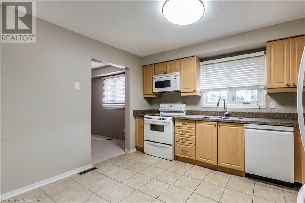 2031 Headon Forest Drive, Burlington, Ontario  L7M 2M2 - Photo 7 - 40678489