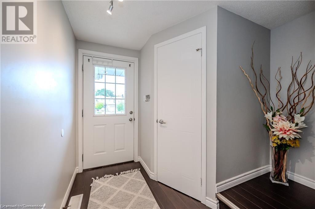395 Downsview Place, Waterloo, Ontario  N2K 3W6 - Photo 3 - 40678637