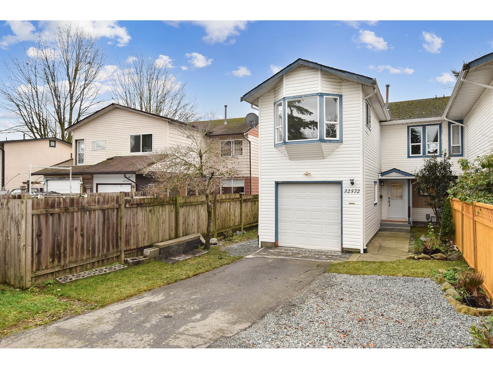 32572 Bobcat Drive, Mission, British Columbia  V2V 5L1 - Photo 2 - R2944990