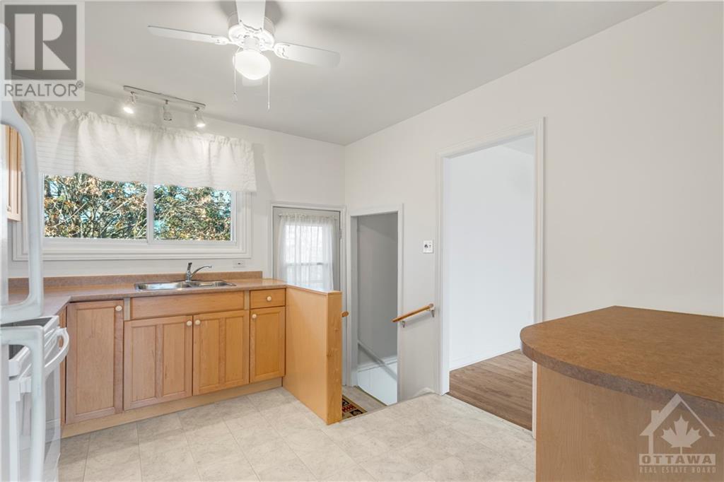 17 Domus Crescent, Ottawa, Ontario  K2H 6A3 - Photo 11 - X10428940