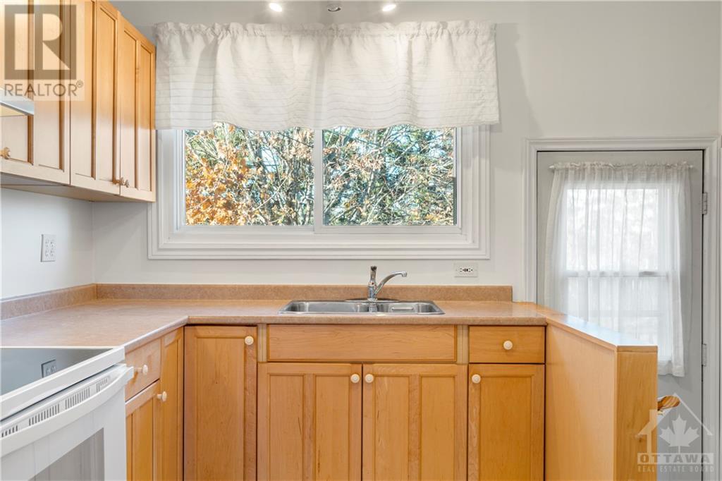 17 Domus Crescent, Ottawa, Ontario  K2H 6A3 - Photo 12 - X10428940