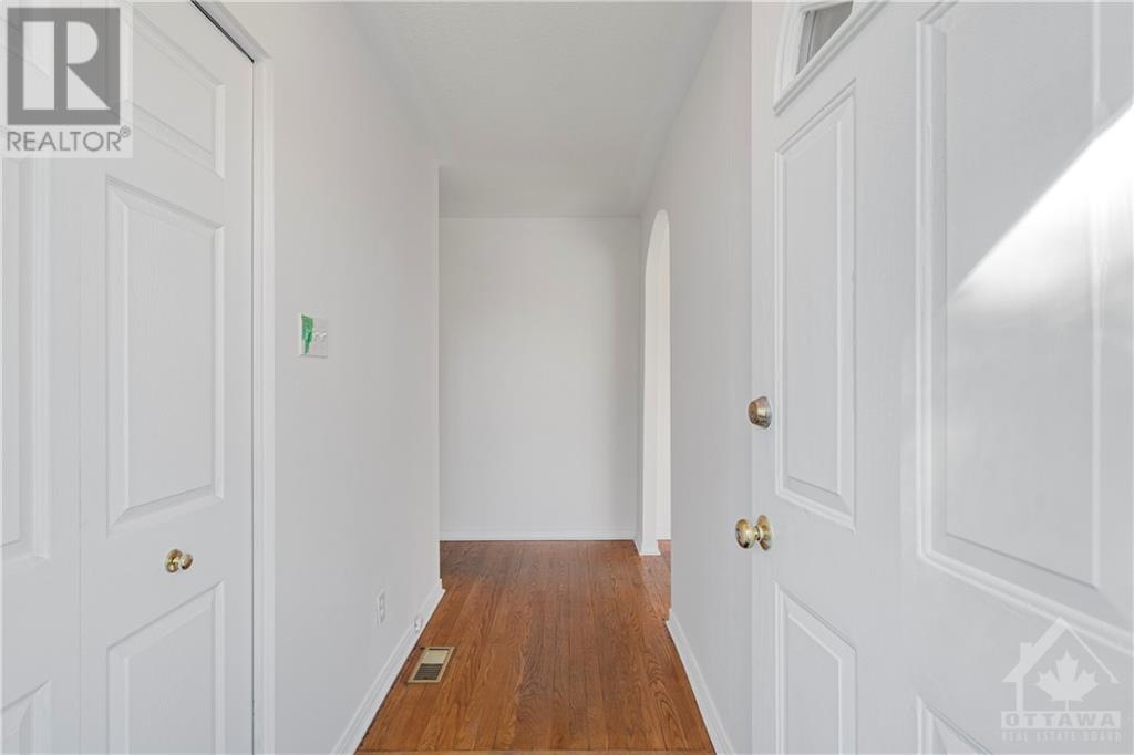 17 Domus Crescent, Ottawa, Ontario  K2H 6A3 - Photo 3 - X10428940