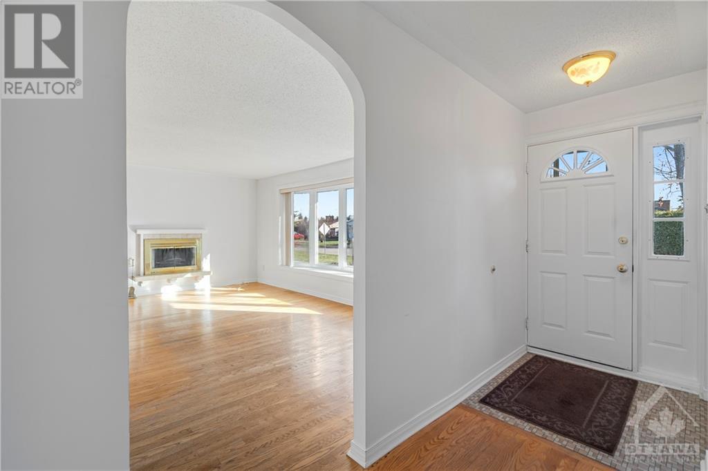 17 Domus Crescent, Ottawa, Ontario  K2H 6A3 - Photo 4 - X10428940