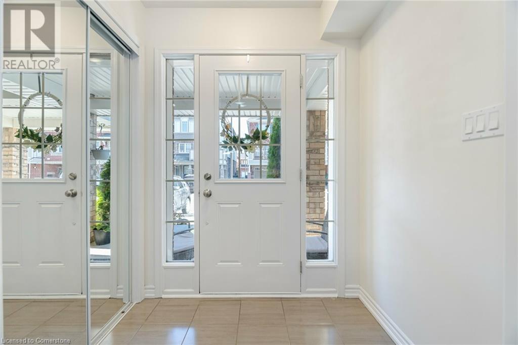 106 Lemieux Court, Milton, Ontario  L9E 1E9 - Photo 4 - 40678583