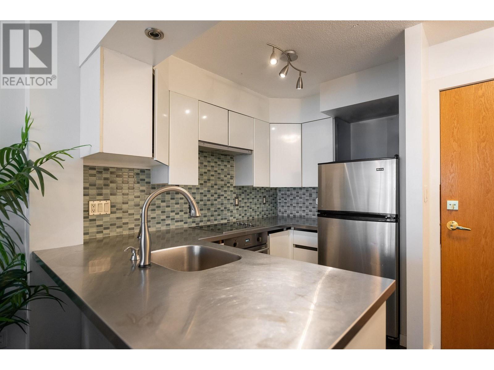 1907 1189 Howe Street, Vancouver, British Columbia  V6Z 2X4 - Photo 4 - R2945020