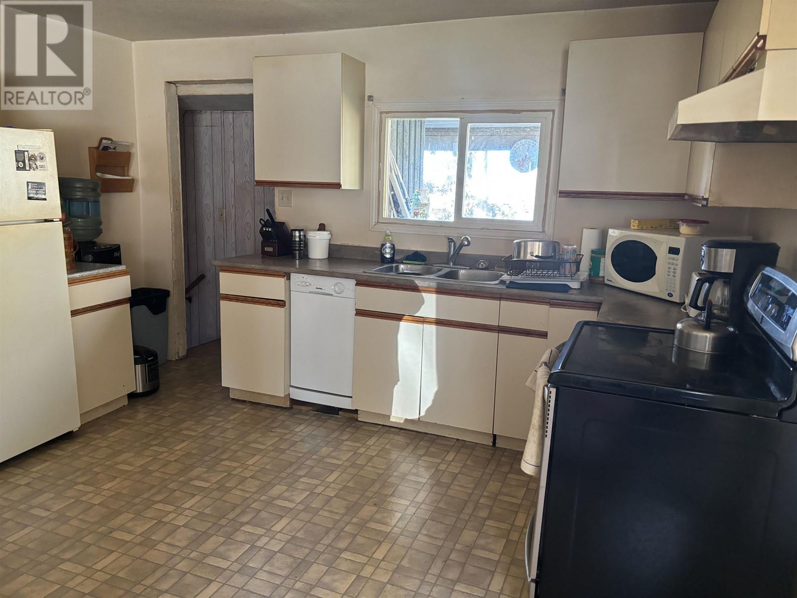 Property at 406 RICHARD STREET image 2
