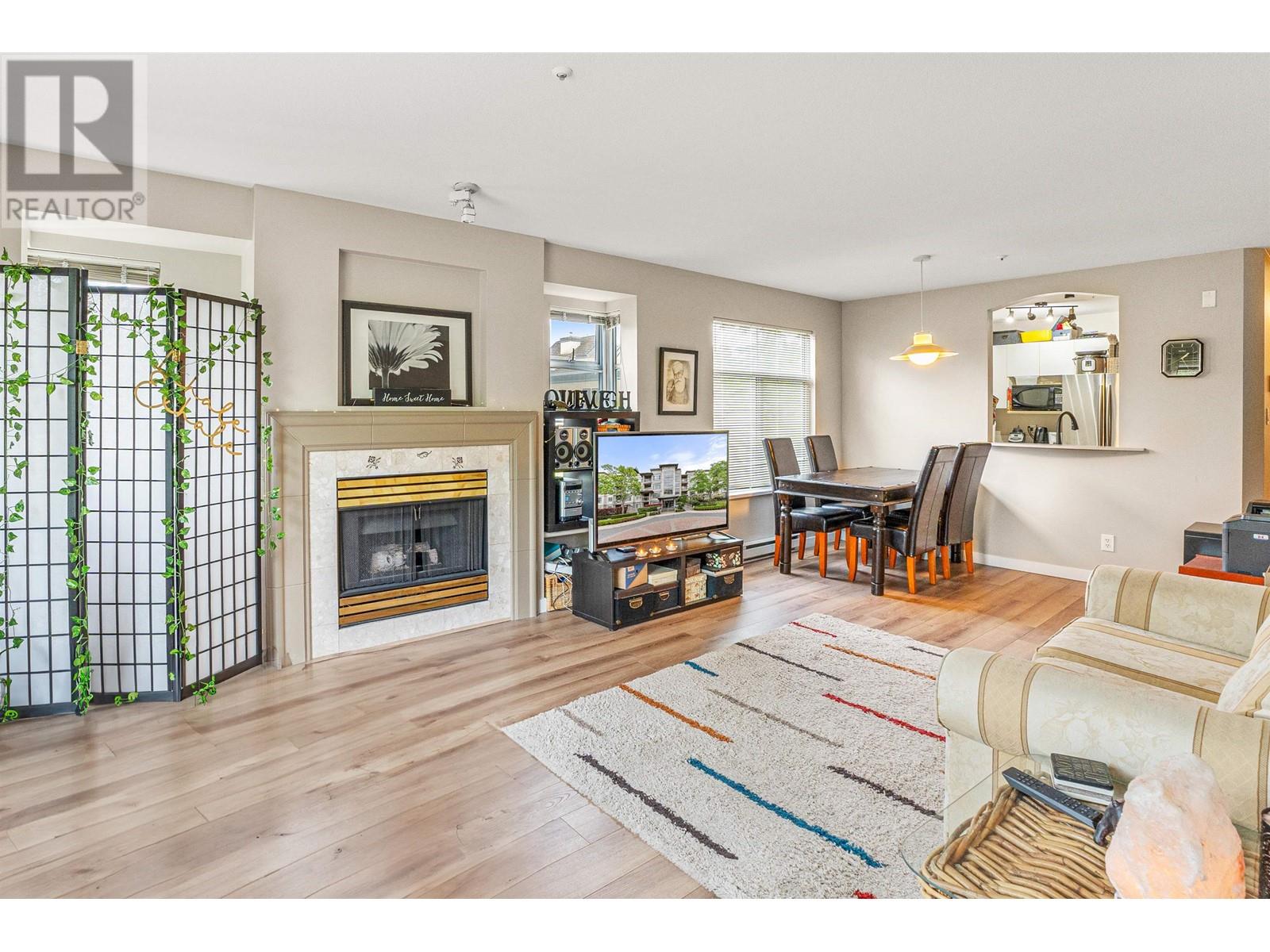 Listing Picture 2 of 27 : 216 8220 JONES ROAD, Richmond / 烈治文 - 魯藝地產 Yvonne Lu Group - MLS Medallion Club Member