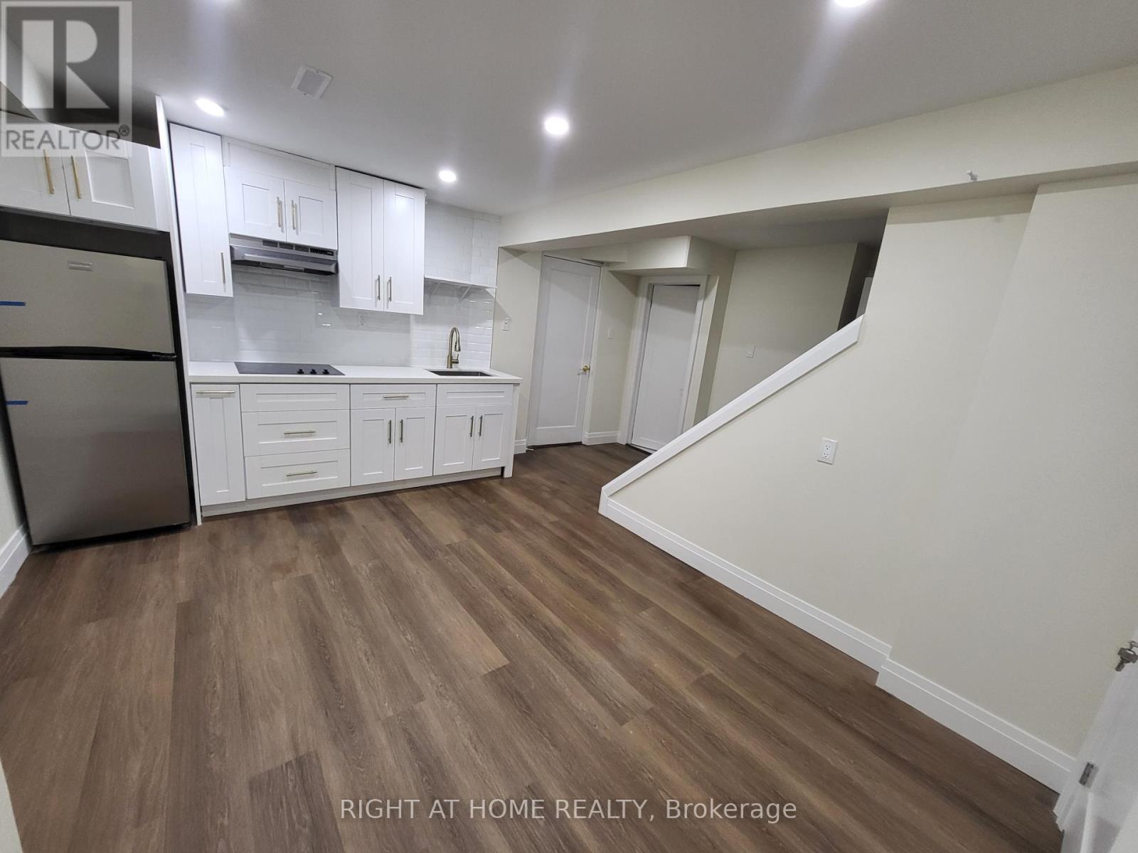 Property at 247 HICKLING TRAIL image 5