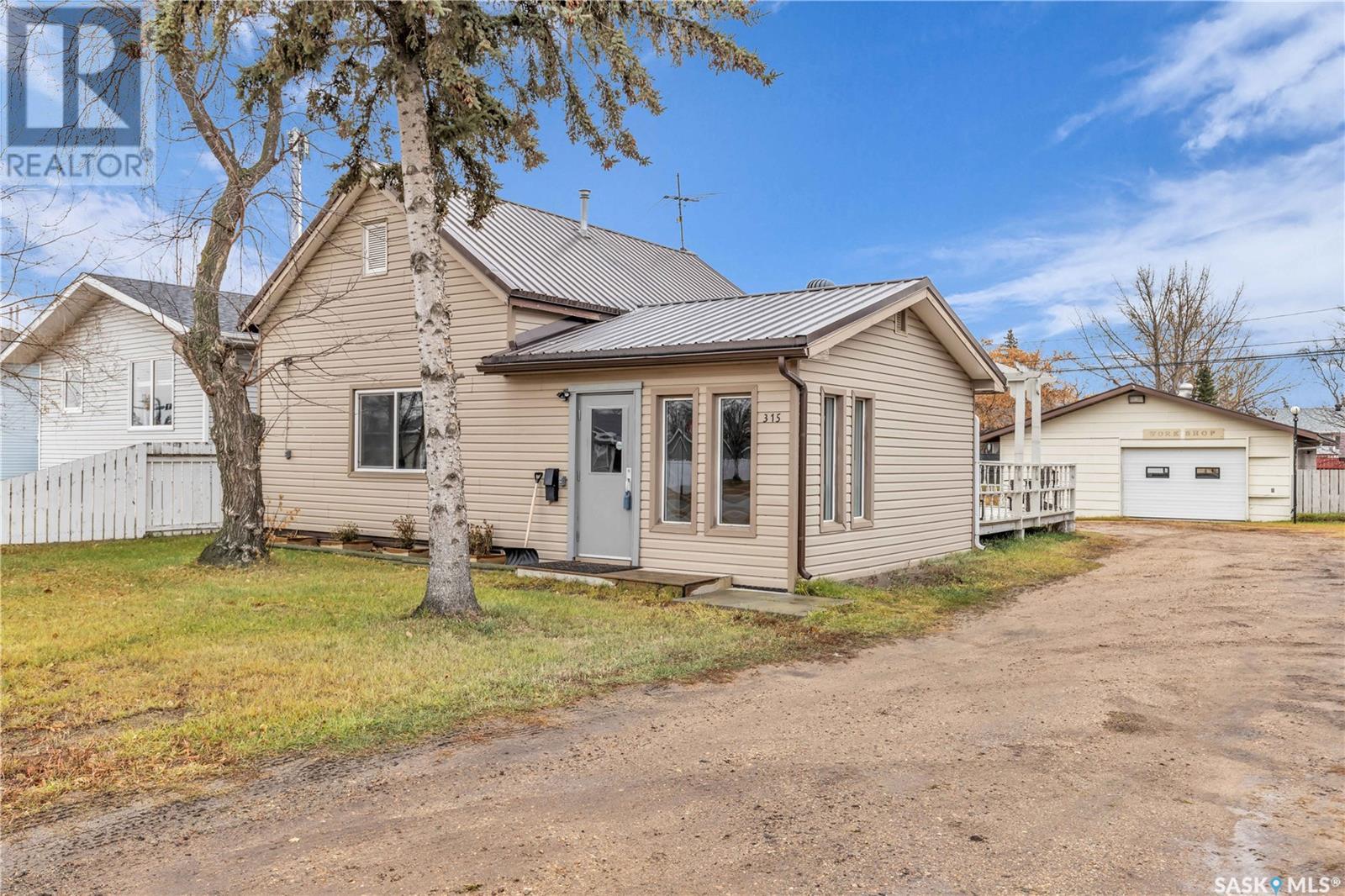 315 Central Street W, Warman, Saskatchewan  S0K 4S0 - Photo 1 - SK988434