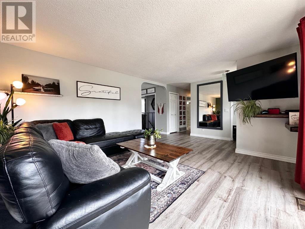 80 Chickadee Drive, Whitecourt, Alberta  T7S 1G2 - Photo 9 - A2179763