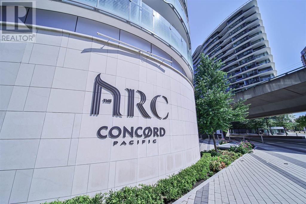 Listing Picture 2 of 40 : 1011 89 NELSON STREET, Vancouver / 溫哥華 - 魯藝地產 Yvonne Lu Group - MLS Medallion Club Member