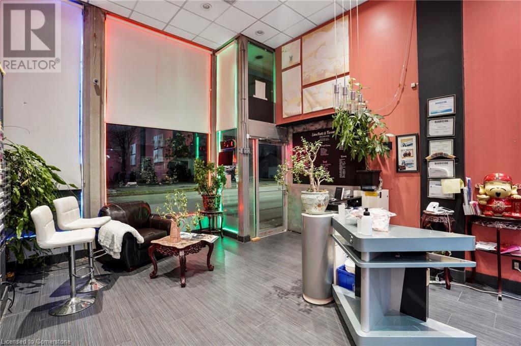 Property at 276 PARKDALE Avenue N image 4