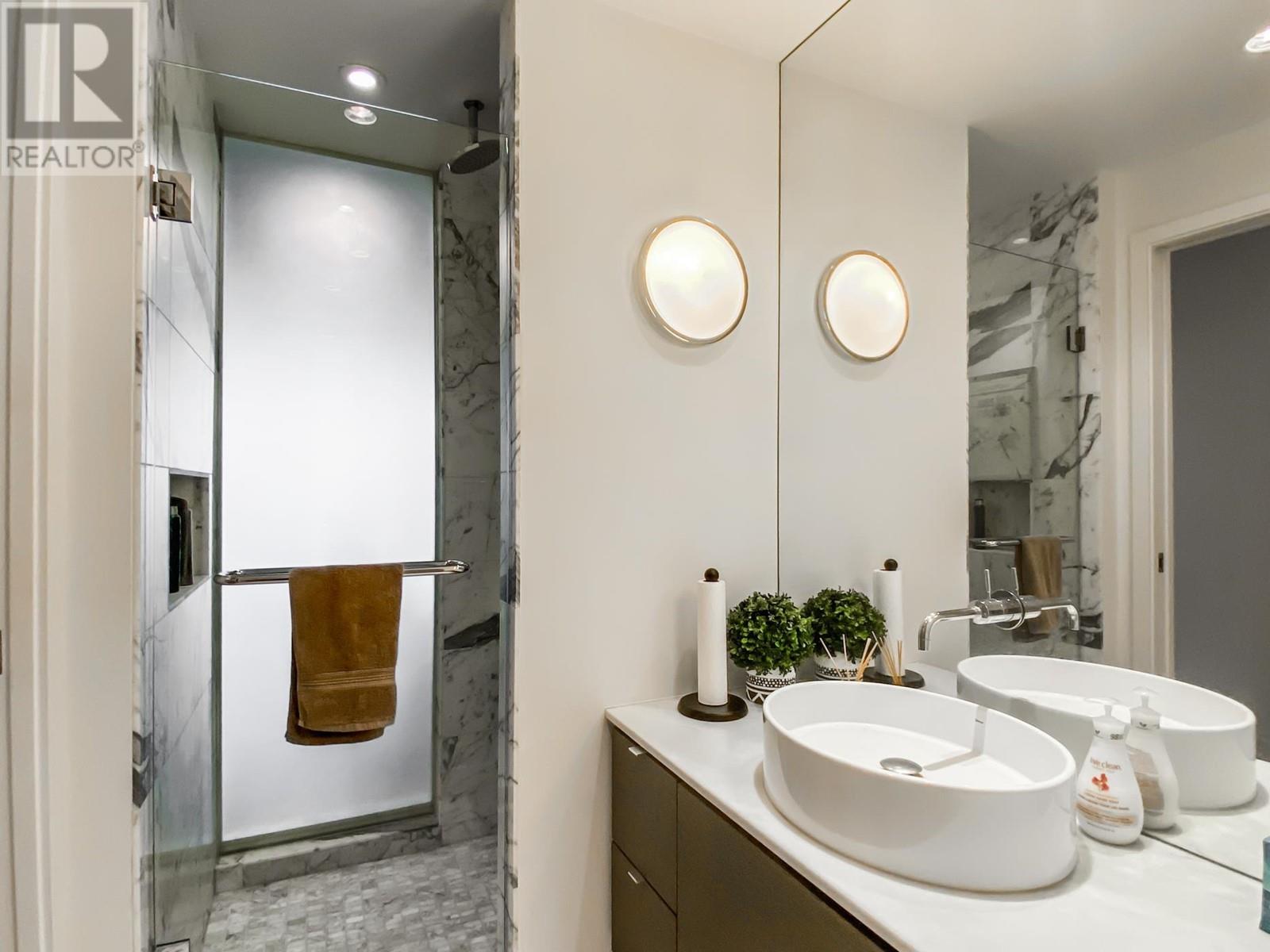 Listing Picture 11 of 39 : 301 1477 W PENDER STREET, Vancouver / 溫哥華 - 魯藝地產 Yvonne Lu Group - MLS Medallion Club Member