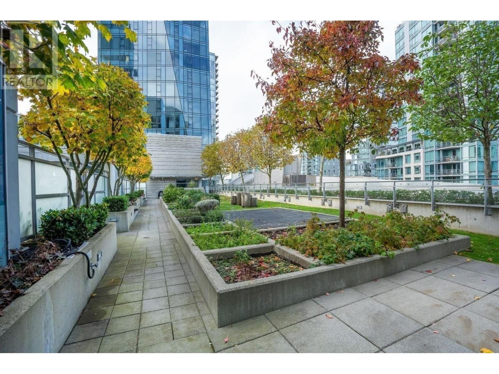 Listing Picture 30 of 39 : 301 1477 W PENDER STREET, Vancouver / 溫哥華 - 魯藝地產 Yvonne Lu Group - MLS Medallion Club Member