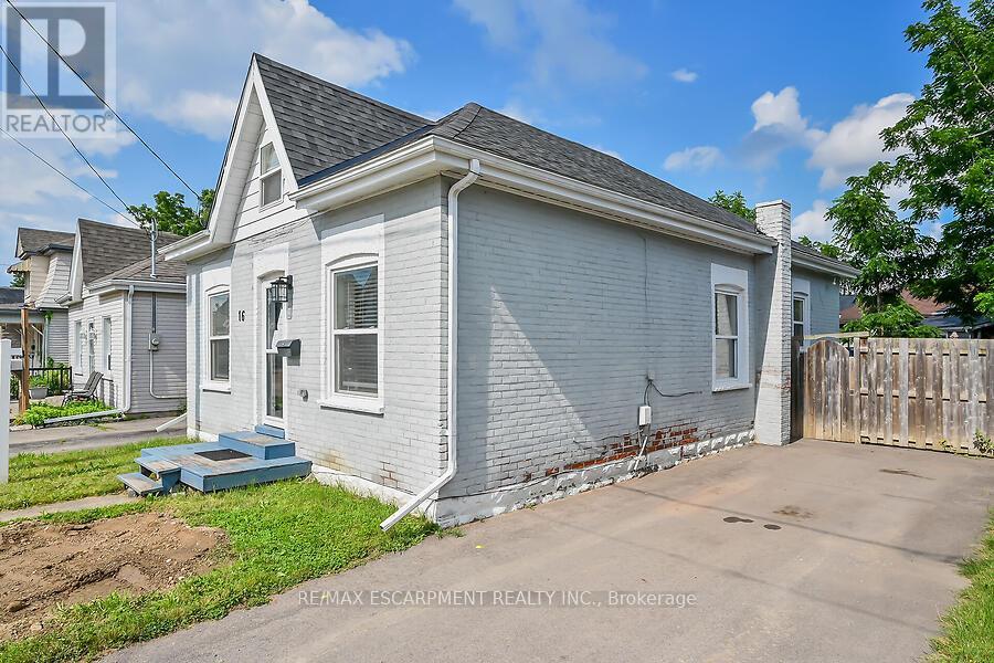 Property at 16 WEBLING STREET image 2