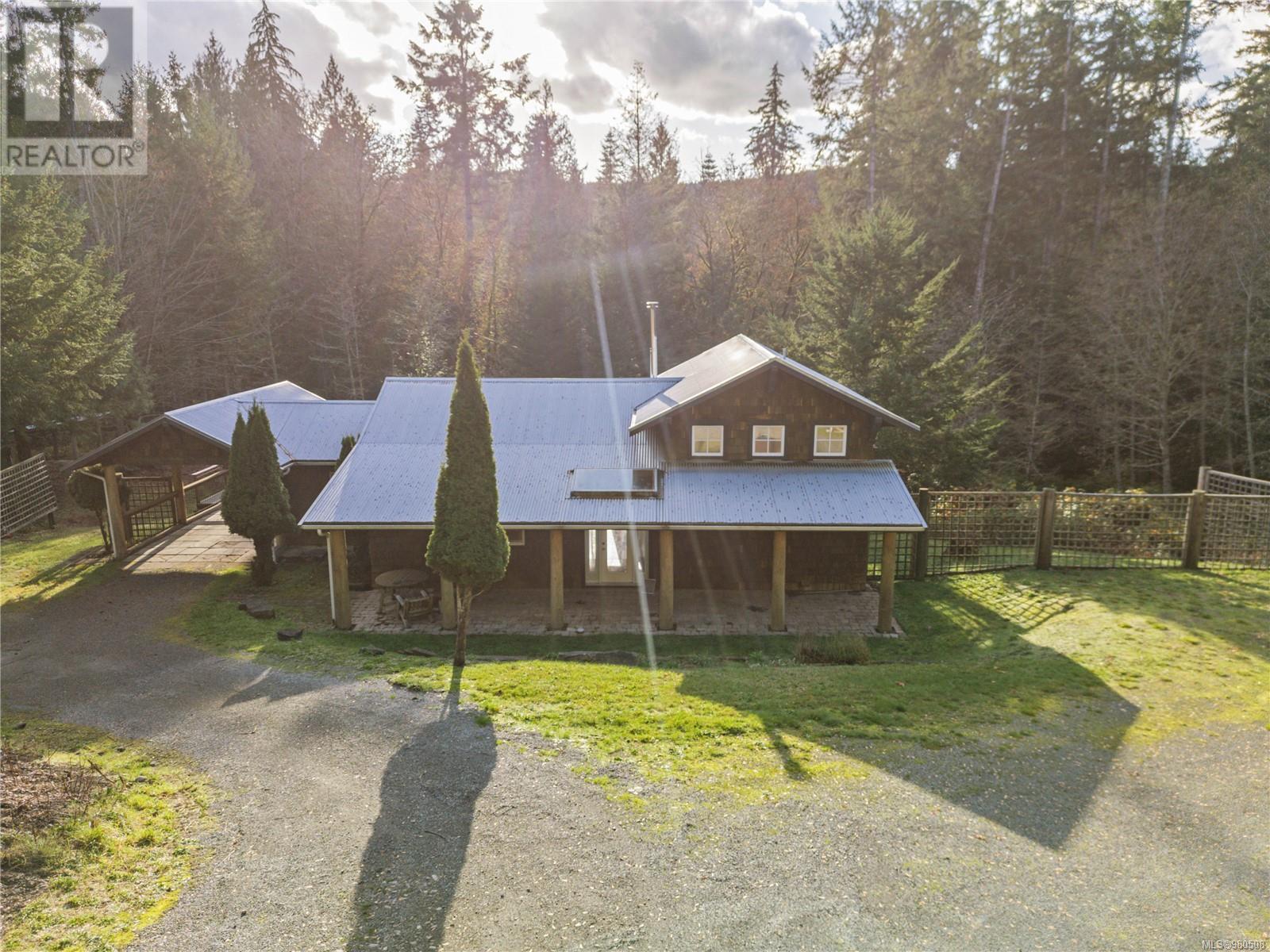 Property at 211 Long Harbour Rd image 2