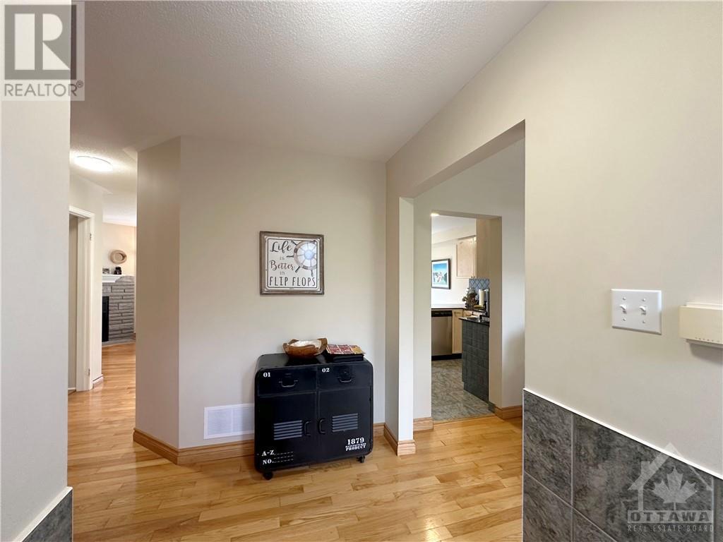 67 Beacon Way, Ottawa, Ontario  K2K 2R4 - Photo 2 - X10429935