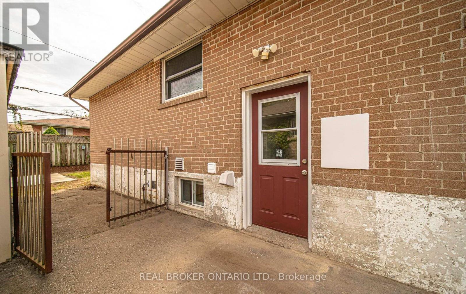 Bsmt 2 - 1353 Poprad AvenuePickering (Bay Ridges), Ontario  L1W 1L2 - Photo 2 - E10430031