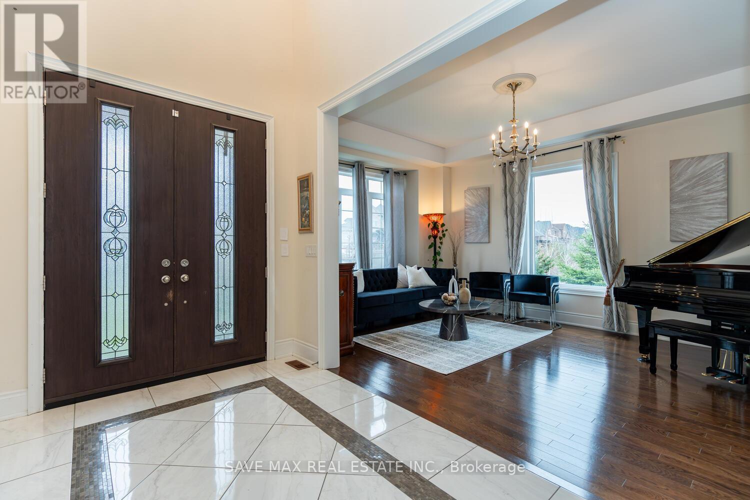 16 Layton Street, Brampton, Ontario  L6P 4H4 - Photo 7 - W10430051