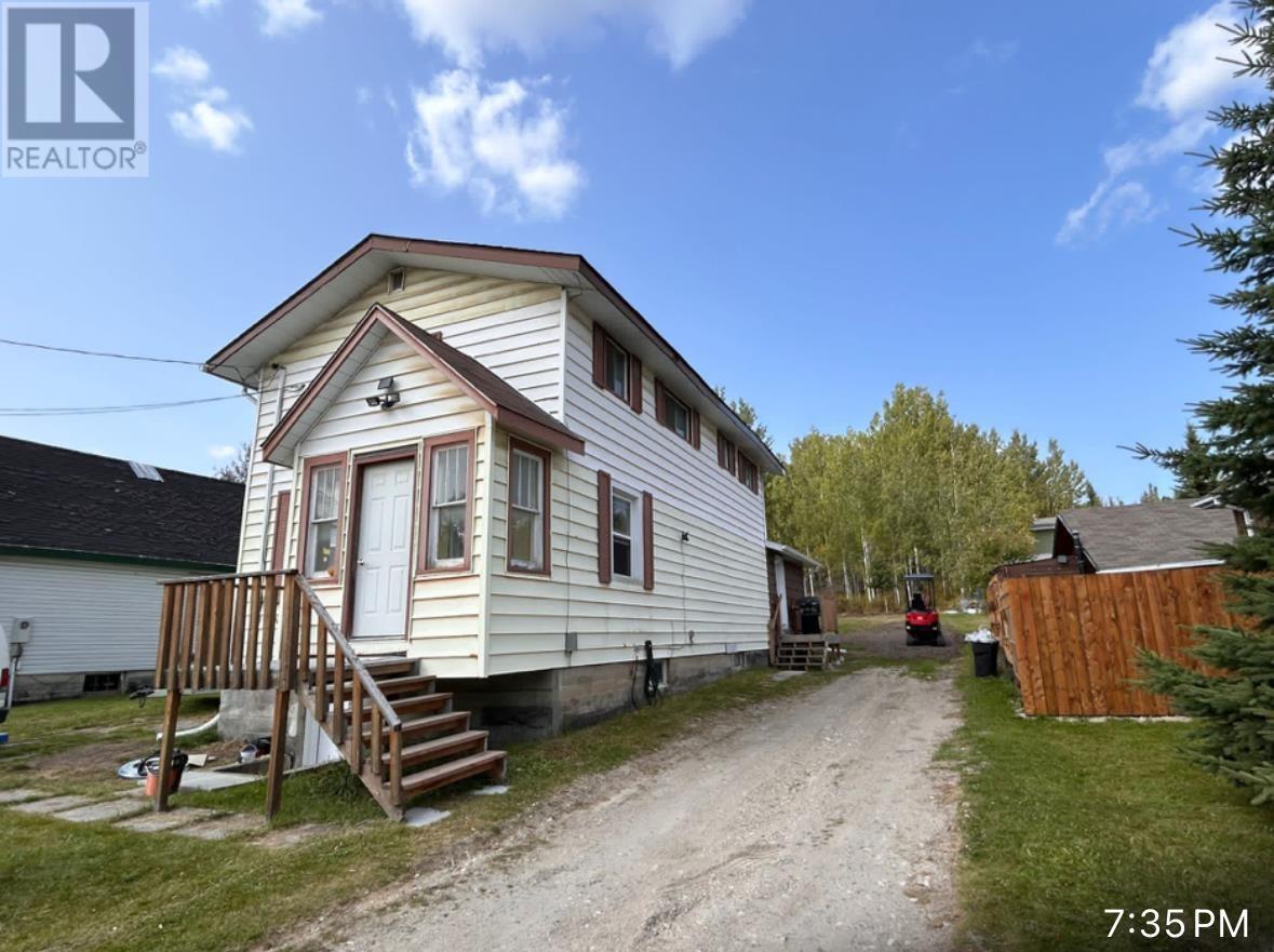 153 Third Ave, Hornepayne, Ontario  P0M 1Z0 - Photo 1 - SM242310