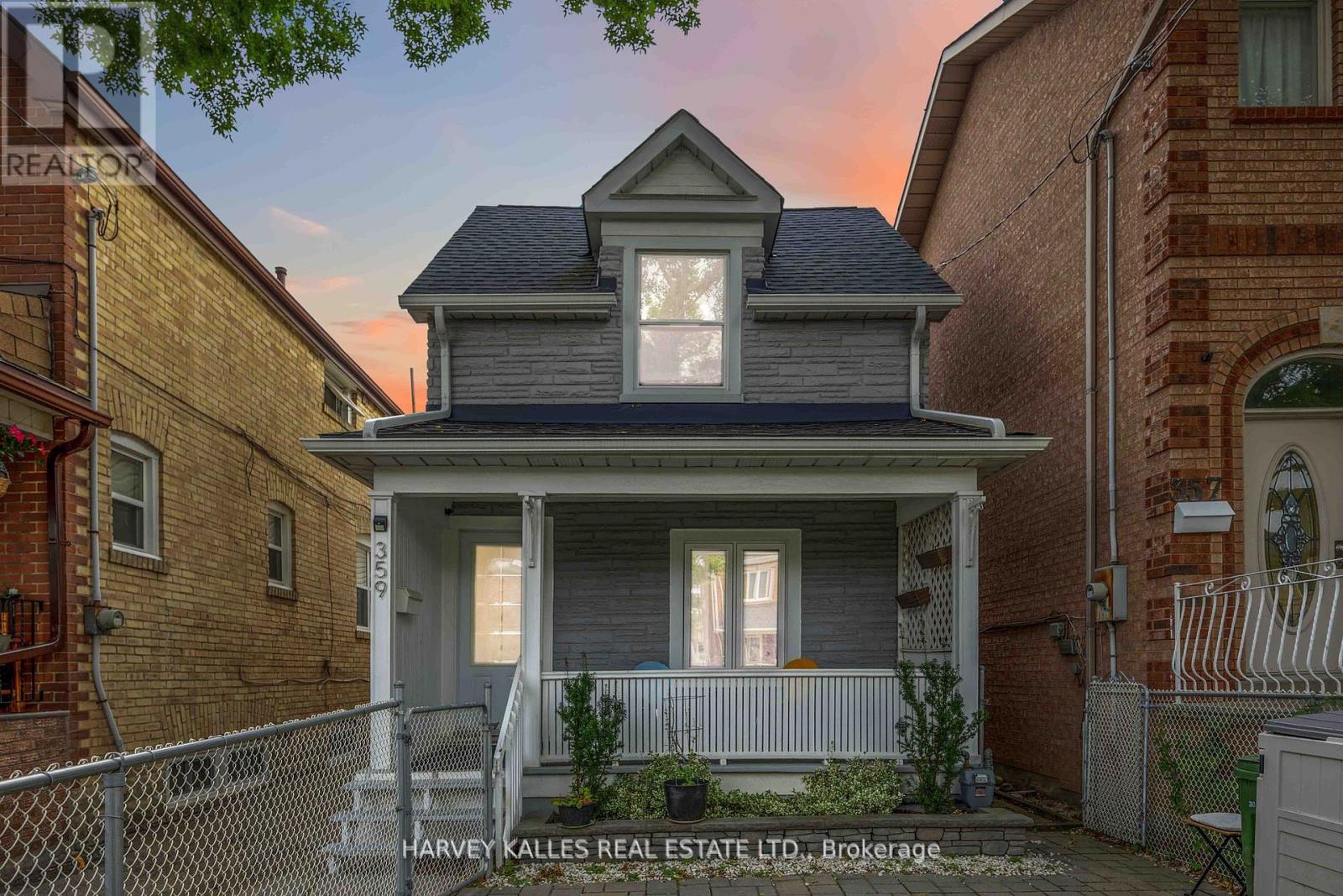 359 Westmoreland Avenue, Toronto, Ontario  M6H 3A6 - Photo 3 - W10430144