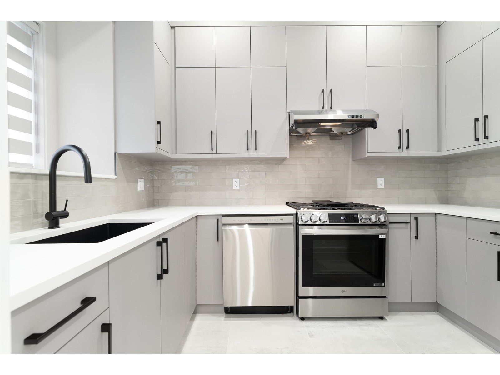 17218 59 Avenue, Surrey, British Columbia  V3S 3Z6 - Photo 5 - R2944966