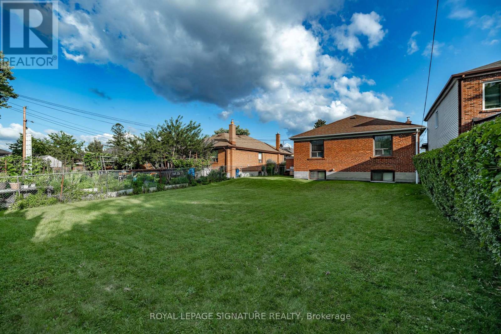 136 Regina AvenueToronto (Englemount-Lawrence), Ontario  M6A 1R7 - Photo 33 - C10430279