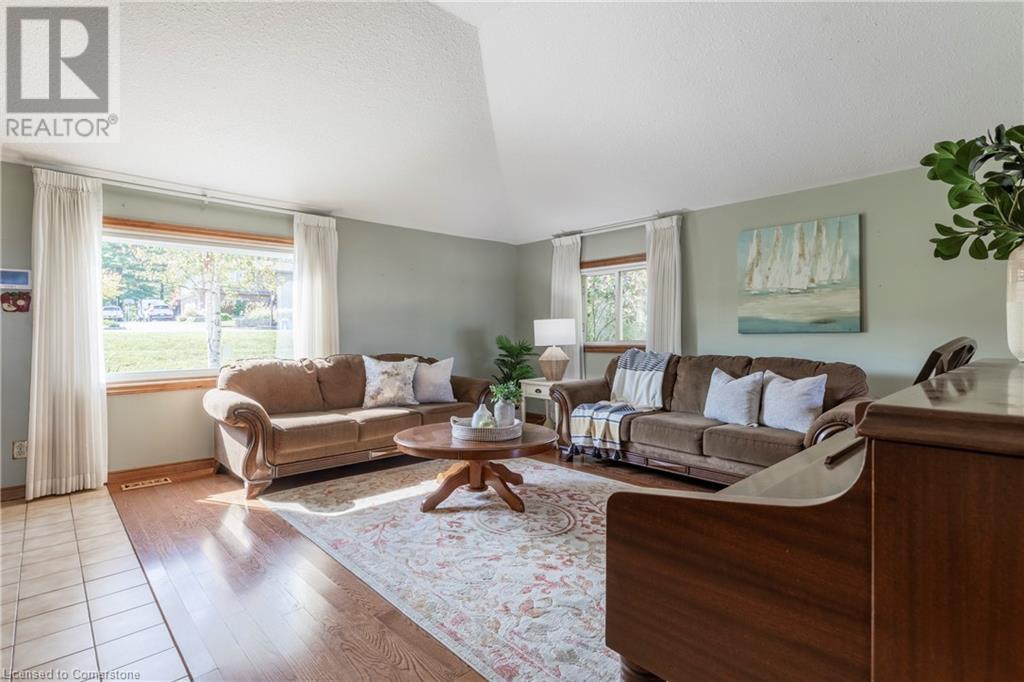 25 Ridge Road E, Grimsby, Ontario  L3M 4E7 - Photo 7 - 40662749