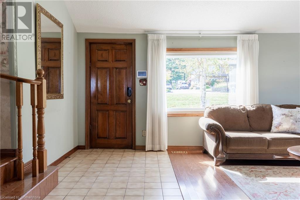 25 Ridge Road E, Grimsby, Ontario  L3M 4E7 - Photo 6 - 40662749