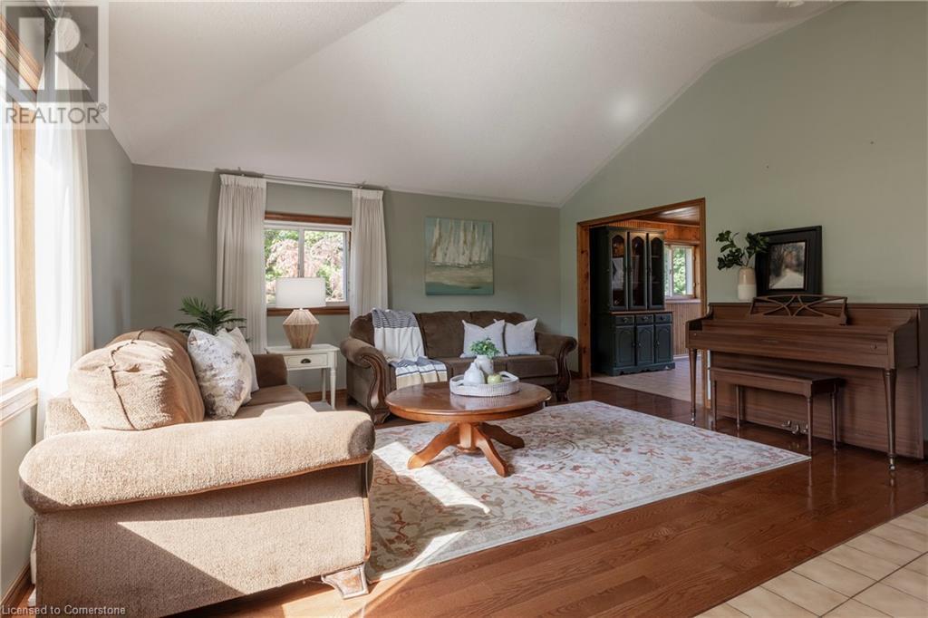 25 Ridge Road E, Grimsby, Ontario  L3M 4E7 - Photo 8 - 40662749