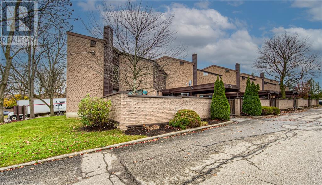 Property at 28 UNDERHILL Crescent Unit# 11 image 3