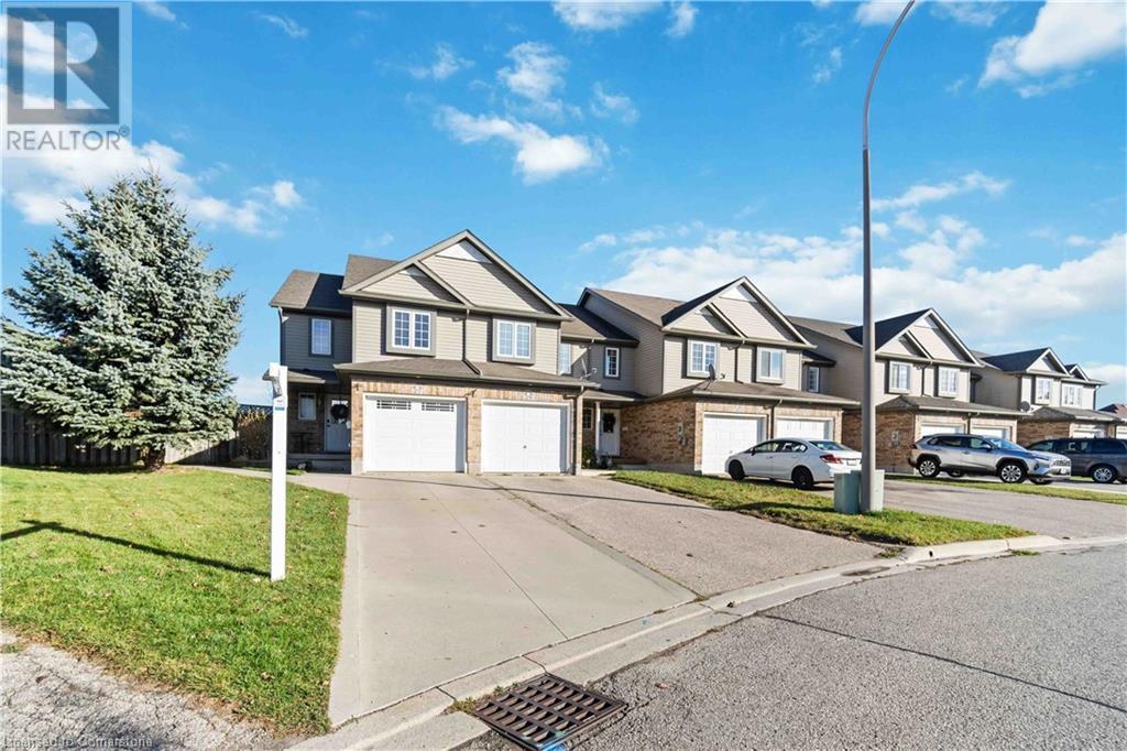 27 Red Clover Crescent, Kitchener, Ontario  N2E 4G8 - Photo 2 - 40678937