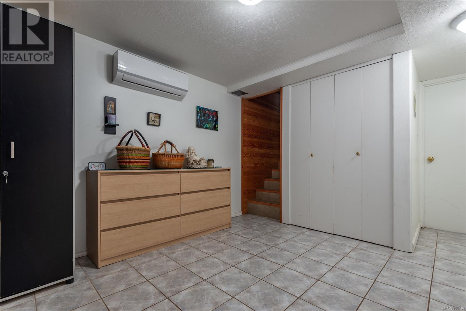 Property at 658 Maple Rd image 1