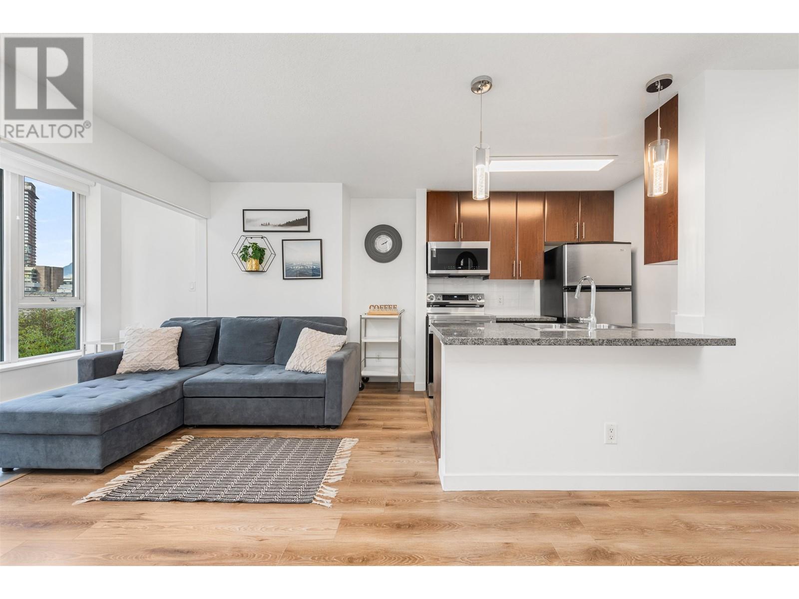 Listing Picture 7 of 29 : 907 688 ABBOTT STREET, Vancouver / 溫哥華 - 魯藝地產 Yvonne Lu Group - MLS Medallion Club Member