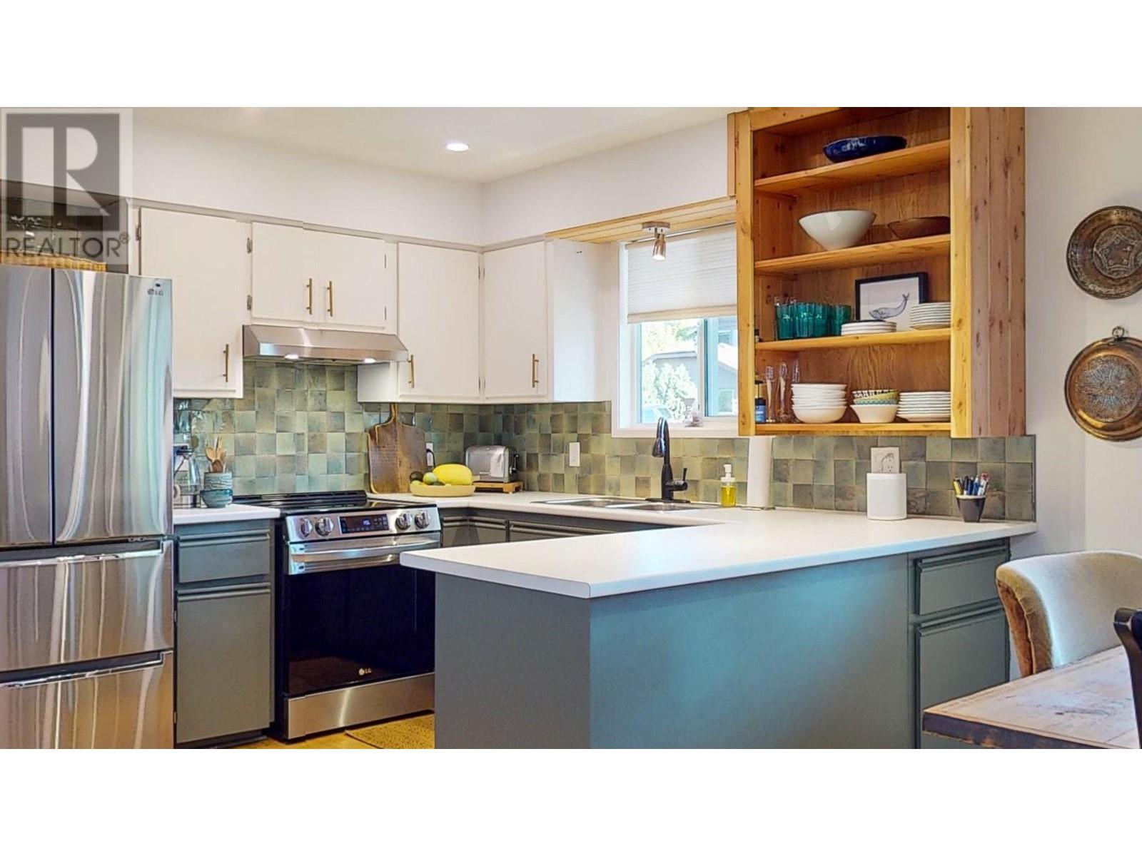 5762 Surf Circle, Sechelt, British Columbia  V0N 3A0 - Photo 14 - R2945395