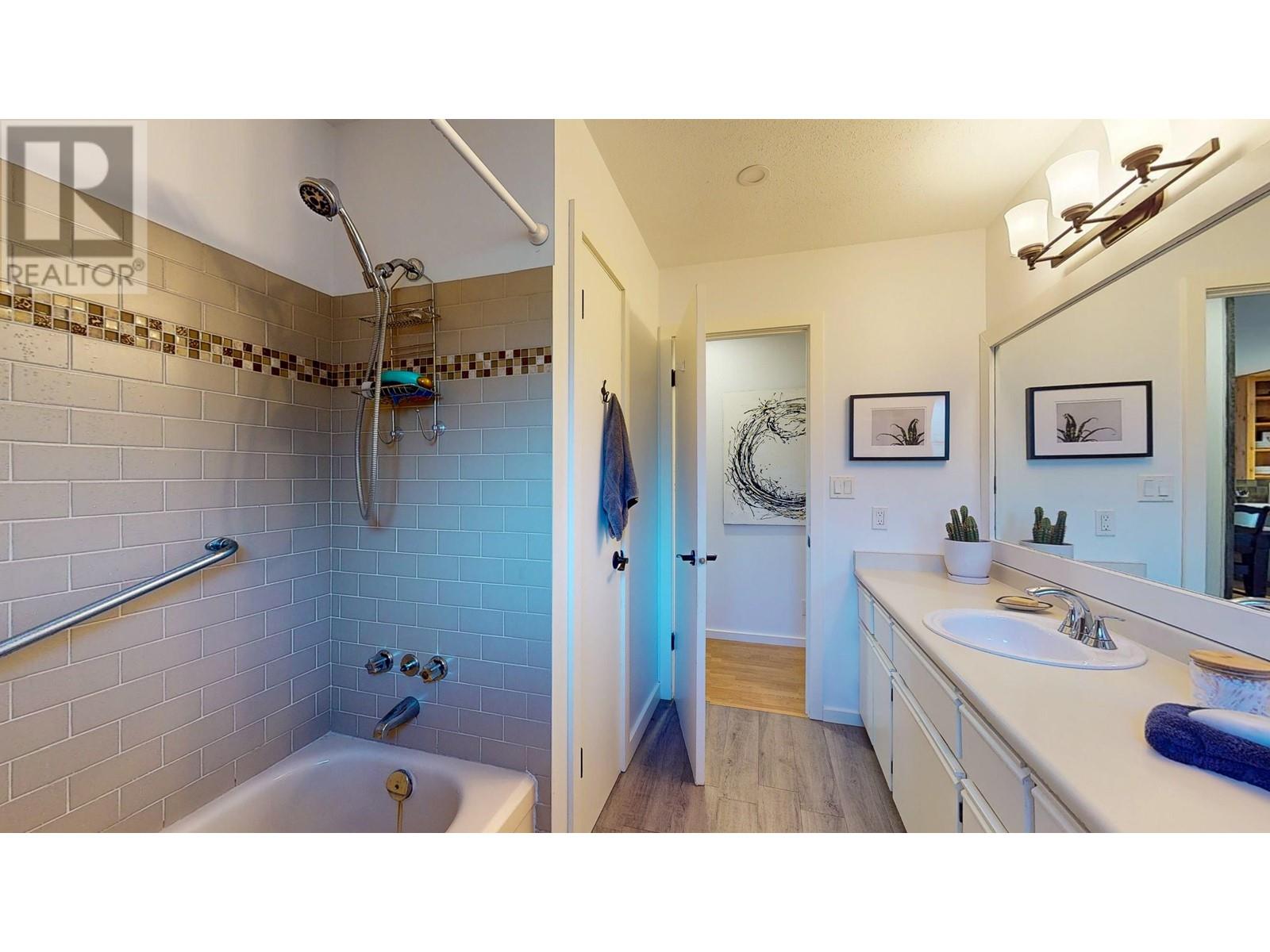 5762 Surf Circle, Sechelt, British Columbia  V0N 3A0 - Photo 24 - R2945395