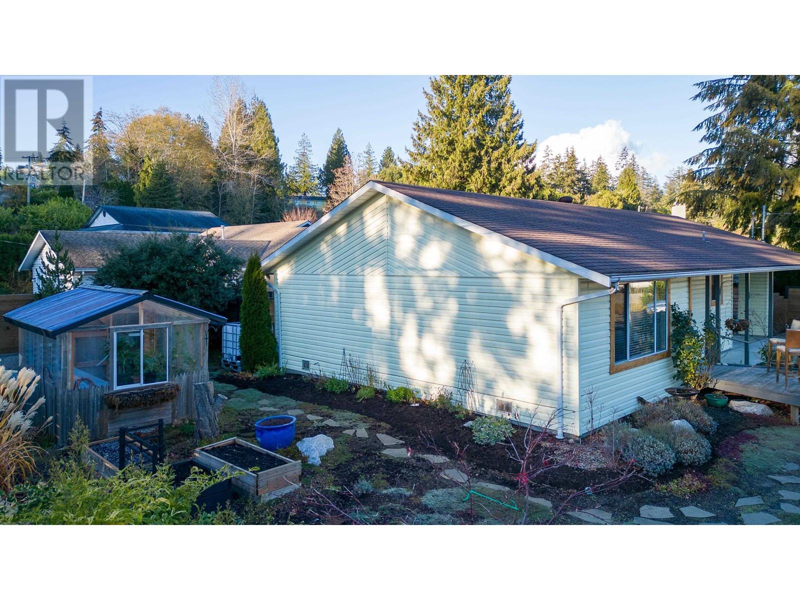 5762 Surf Circle, Sechelt, British Columbia  V0N 3A0 - Photo 35 - R2945395