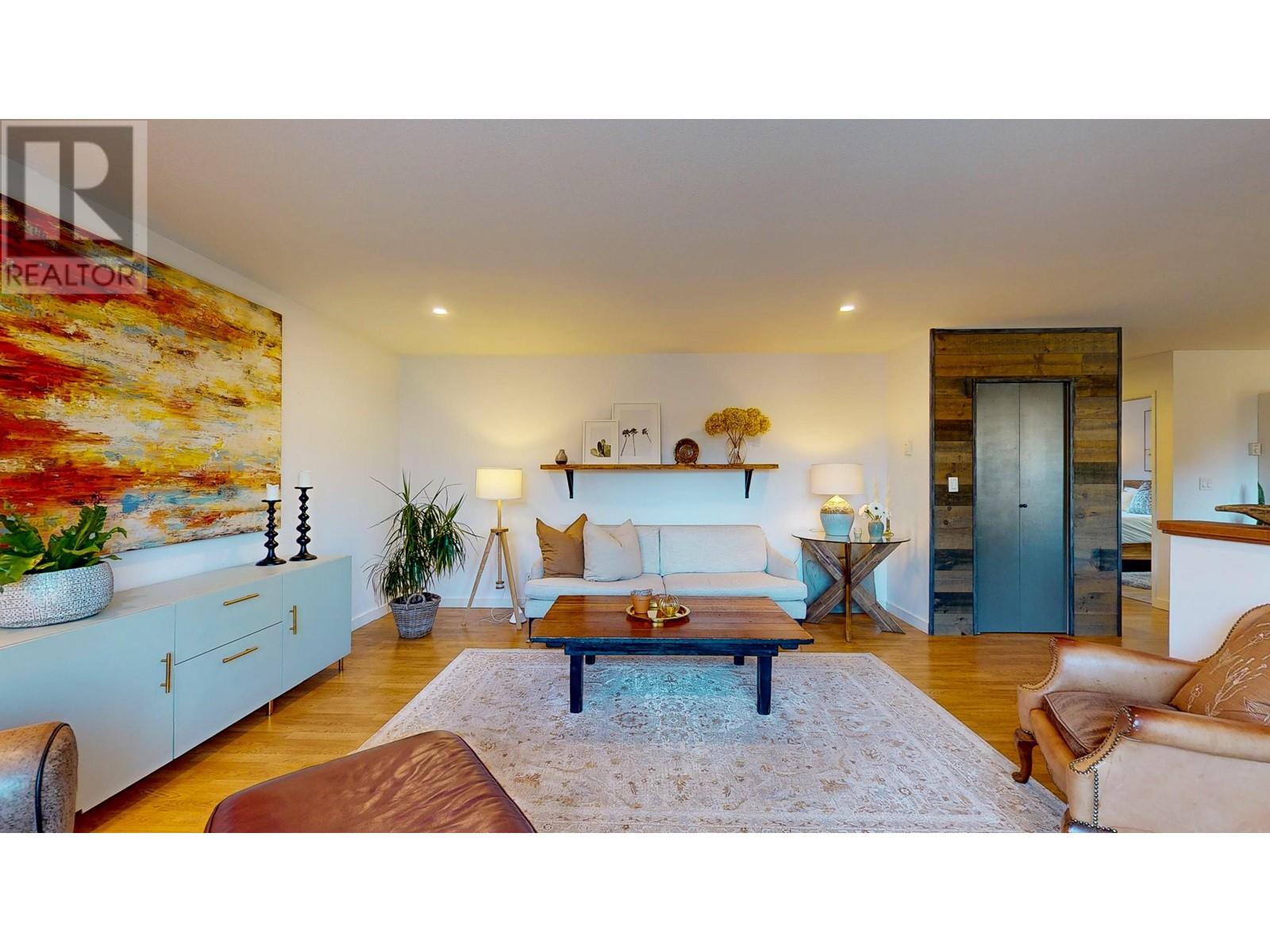 5762 Surf Circle, Sechelt, British Columbia  V0N 3A0 - Photo 4 - R2945395