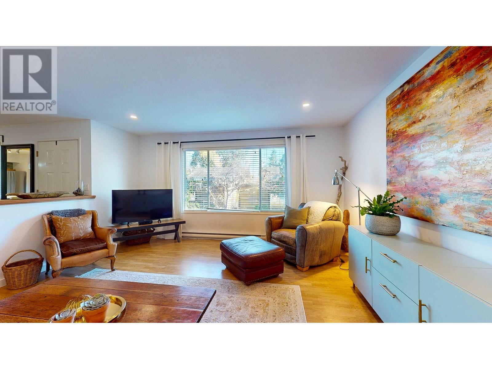 5762 Surf Circle, Sechelt, British Columbia  V0N 3A0 - Photo 6 - R2945395