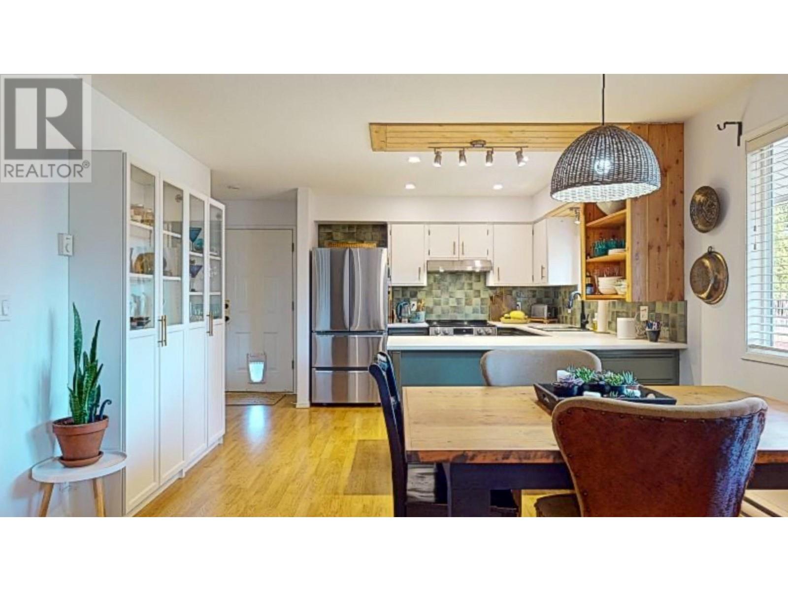 5762 Surf Circle, Sechelt, British Columbia  V0N 3A0 - Photo 8 - R2945395