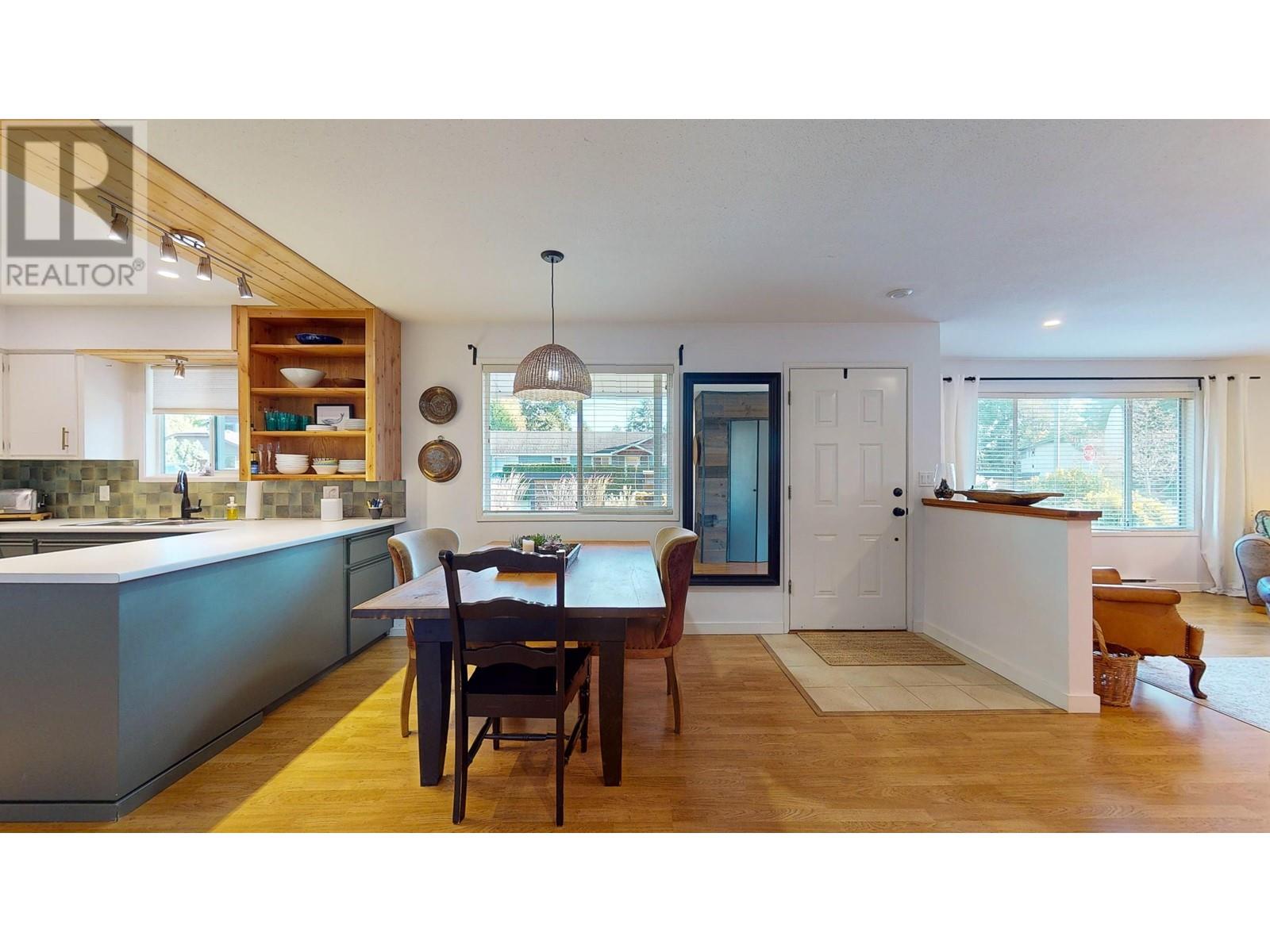 5762 Surf Circle, Sechelt, British Columbia  V0N 3A0 - Photo 9 - R2945395