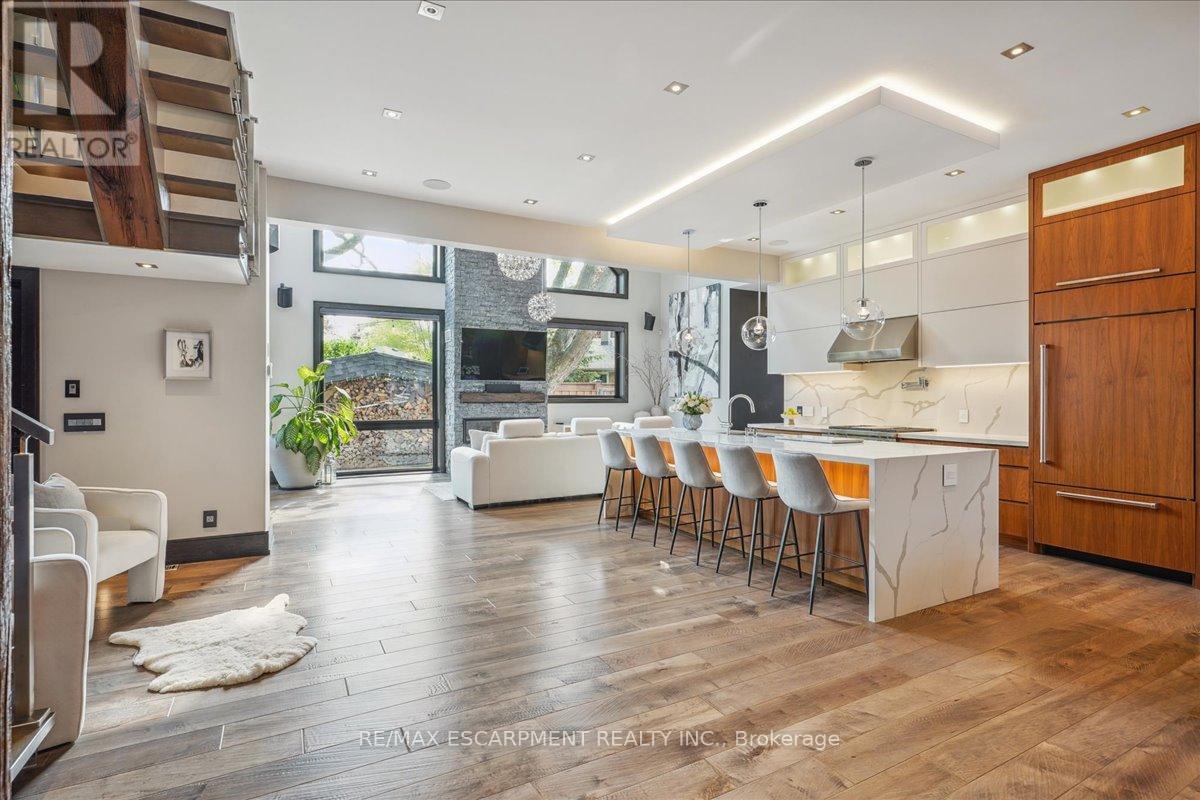 Property at 1031 WELWYN DRIVE image 3