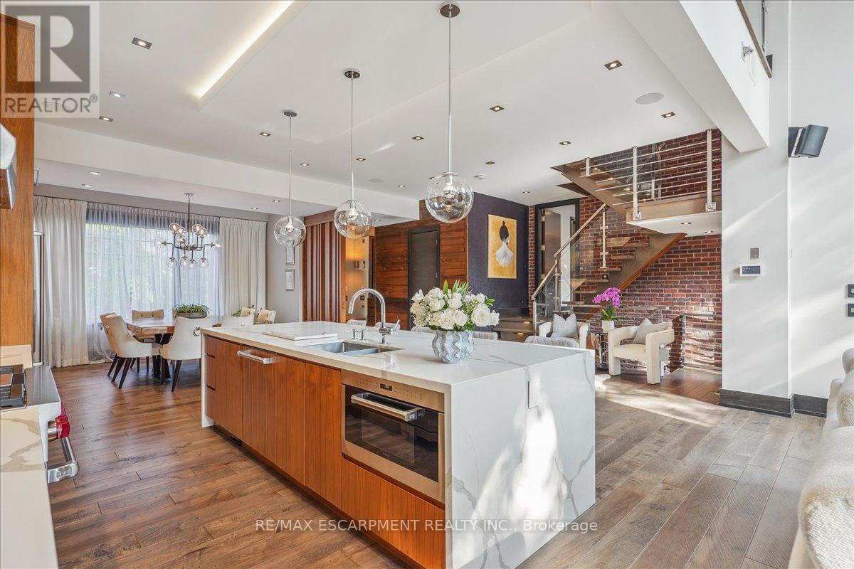 Property at 1031 WELWYN DRIVE image 4