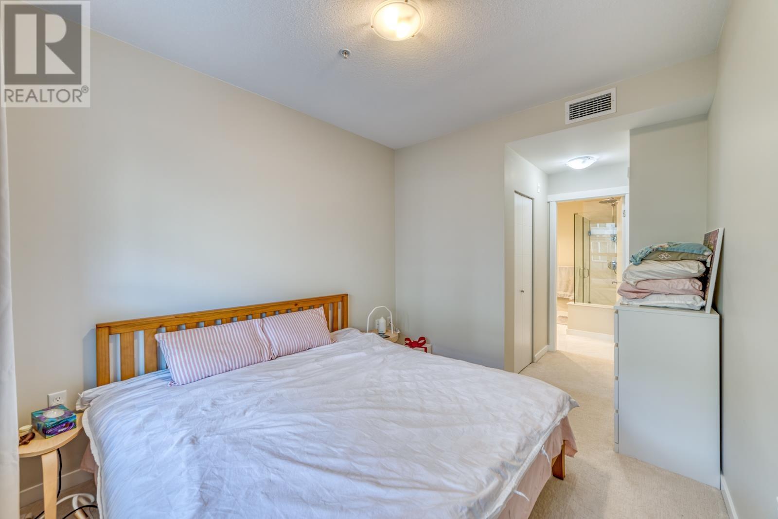 Listing Picture 10 of 25 : 224 9233 ODLIN ROAD, Richmond / 烈治文 - 魯藝地產 Yvonne Lu Group - MLS Medallion Club Member