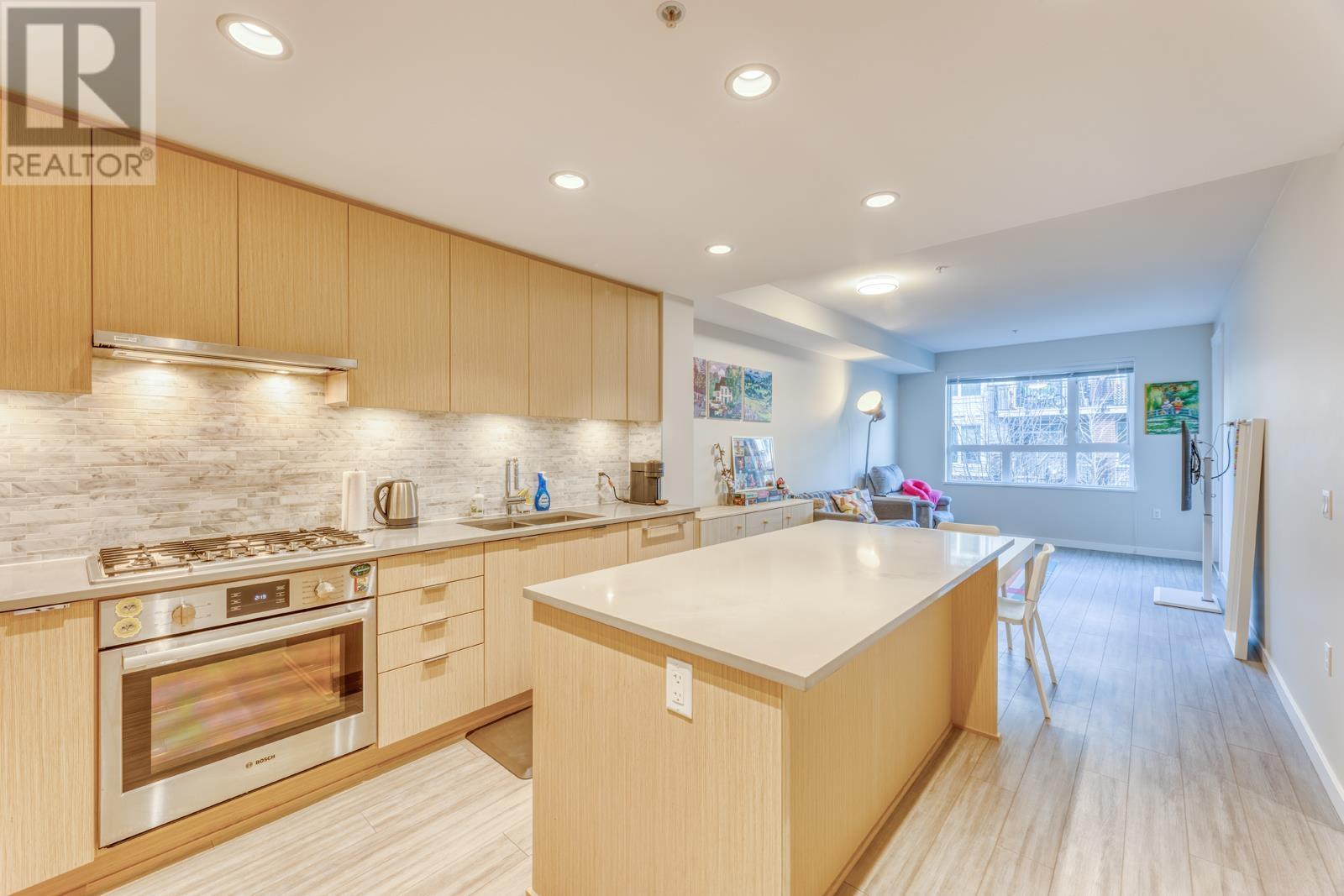 Listing Picture 3 of 25 : 224 9233 ODLIN ROAD, Richmond / 烈治文 - 魯藝地產 Yvonne Lu Group - MLS Medallion Club Member