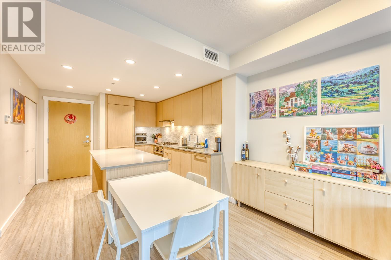 Listing Picture 4 of 25 : 224 9233 ODLIN ROAD, Richmond / 烈治文 - 魯藝地產 Yvonne Lu Group - MLS Medallion Club Member