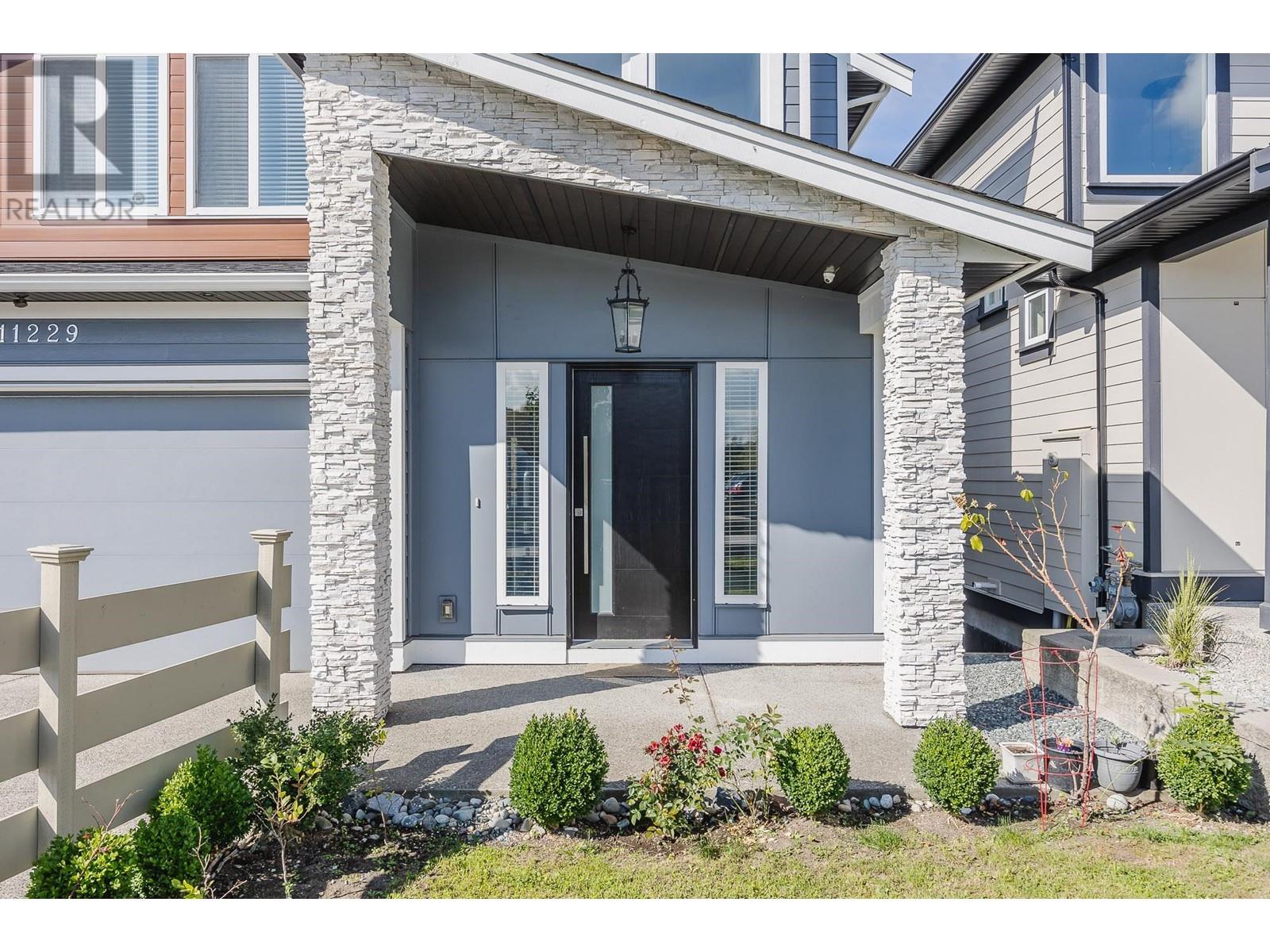 11229 238 Street, Maple Ridge, British Columbia  V2W 1V4 - Photo 2 - R2945551